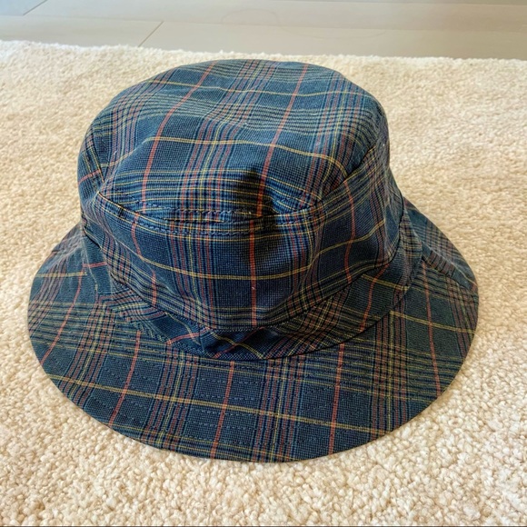 Aritzia Auxilary Bucket Hat Plaid - Picture 2 of 6